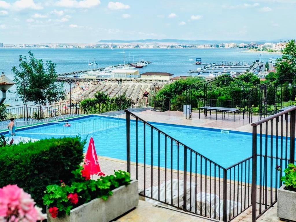 Dolce Vita Sea View Apartment Свети Влас Екстериор снимка
