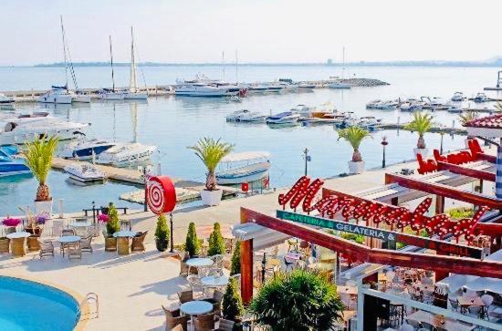Dolce Vita Sea View Apartment Свети Влас Екстериор снимка
