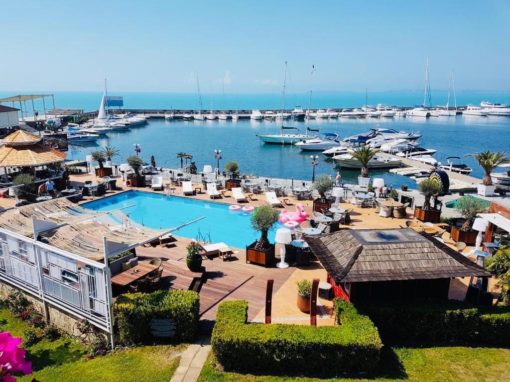 Dolce Vita Sea View Apartment Свети Влас Екстериор снимка